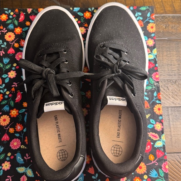 Adidas Black Canvas sneakers NEW - Picture 3 of 6